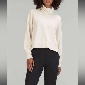 Lululemon Softstreme Turtleneck Pullover in Bone size 4